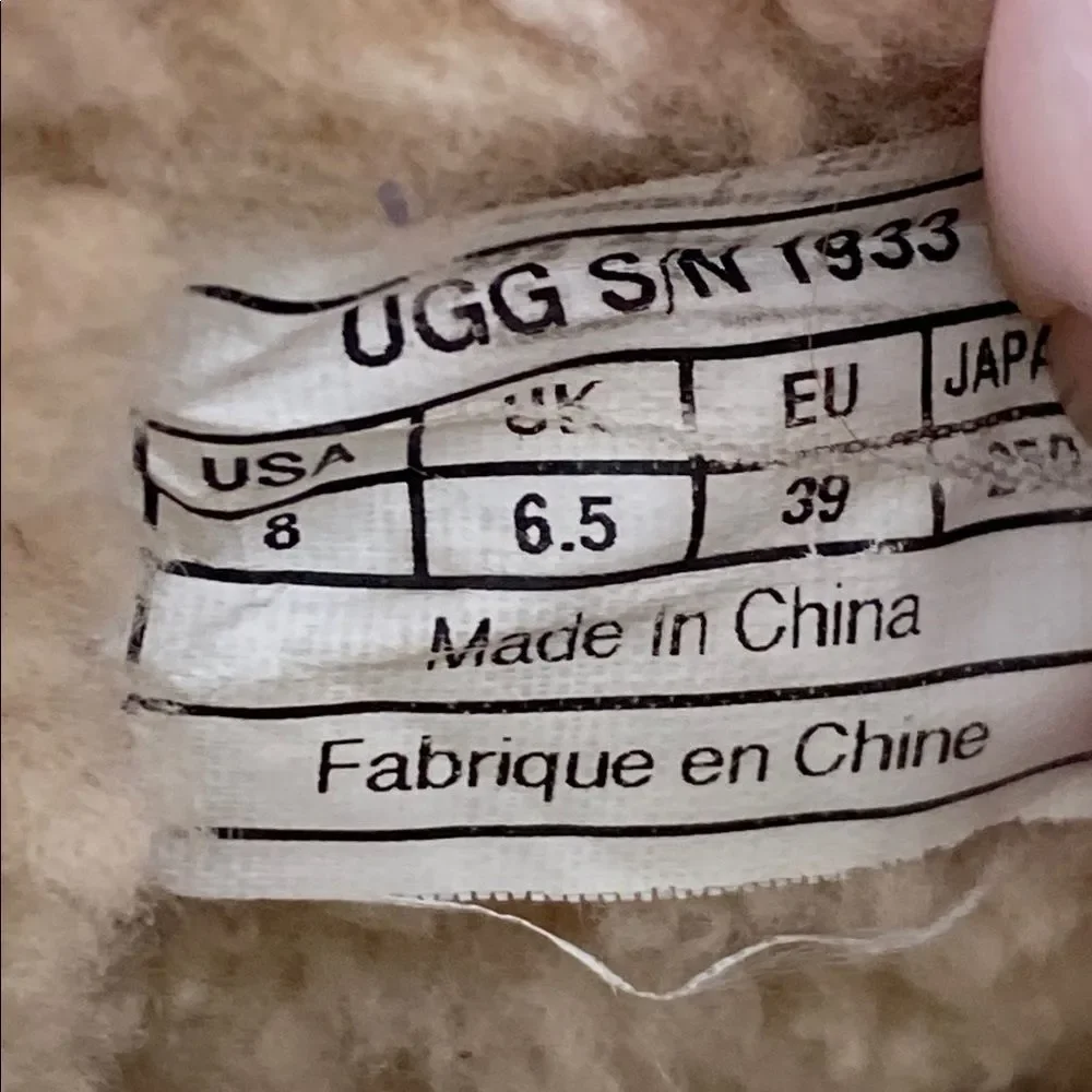 UGG step out